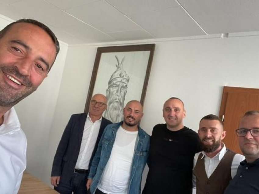 Daut Haradinaj publikon foto nga partia: Mobilizu jemi, e çka ardhtë mirë se vjen