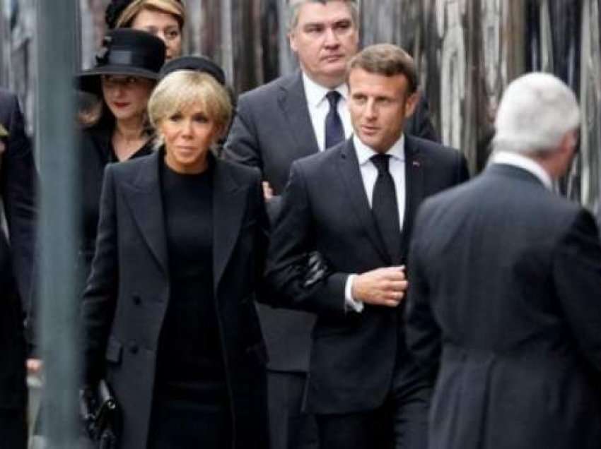 Macron i Francës dhe liderë të tjerë botërorë zënë vendet e tyre