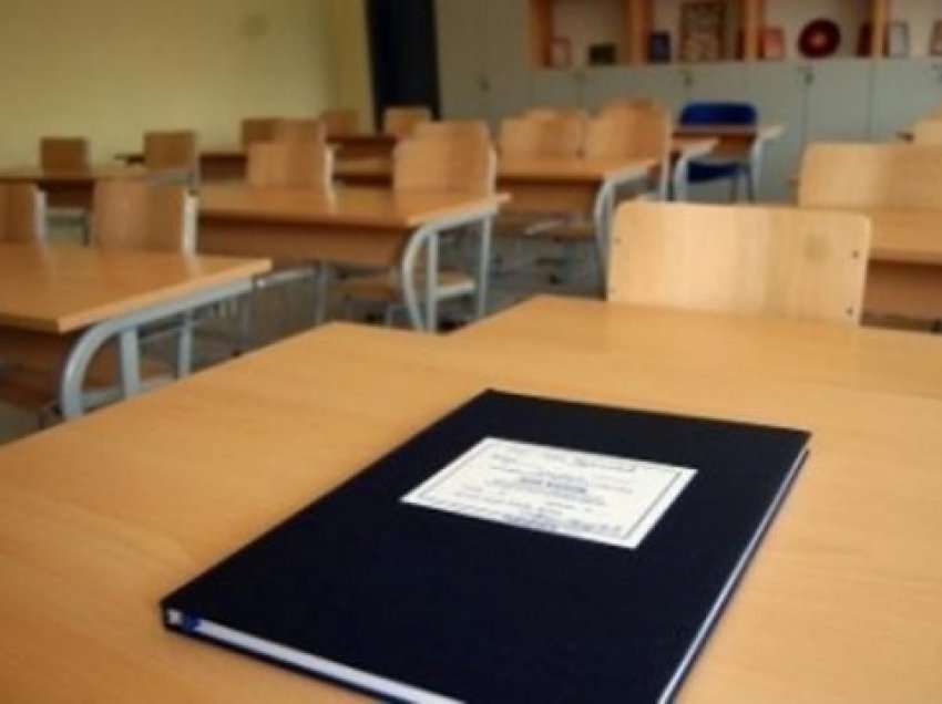 Edhe një shkollë në Gjakovë del kundër SBASHK-ut, nis mësimin