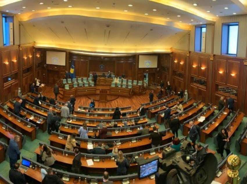 ​PDK prezanton rezolutën për ndërprerje të grevës, s’ka kuorum për miratim në Kuvend