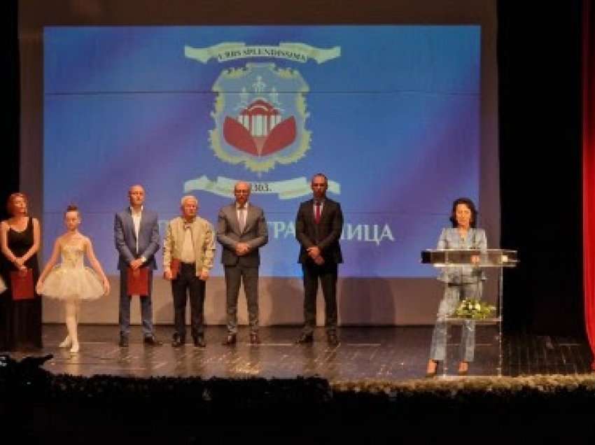 Kryetarja e Graçanicës i dorëzoi certifikatë falënderimi kriminelit në arrati Milan Radojçiq