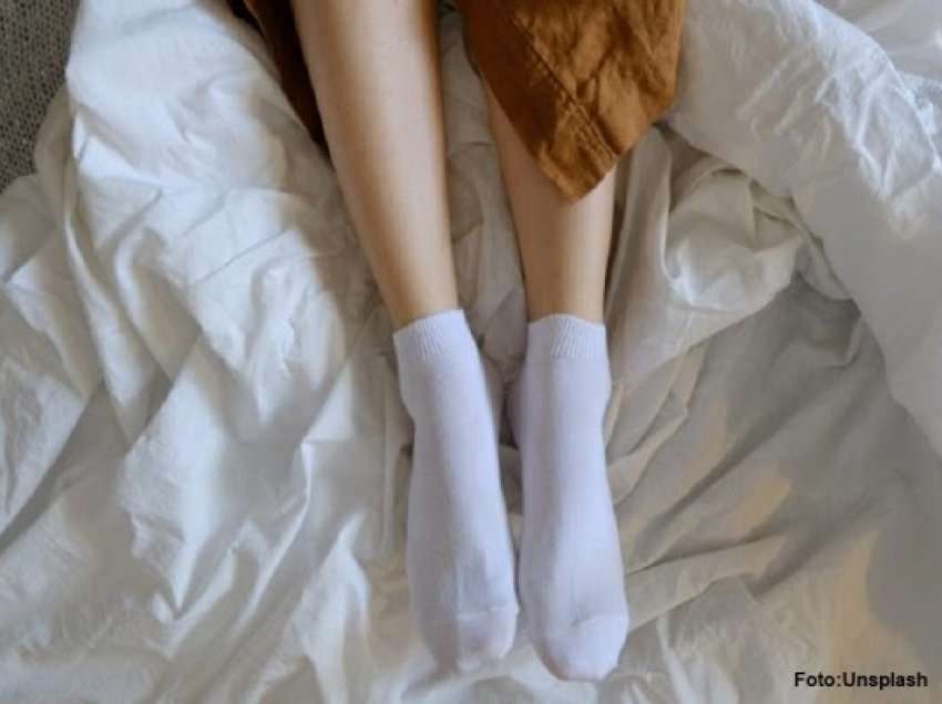 ​Si ndikon në trup gjumi me çorape gjatë periudhës së ftohtë?