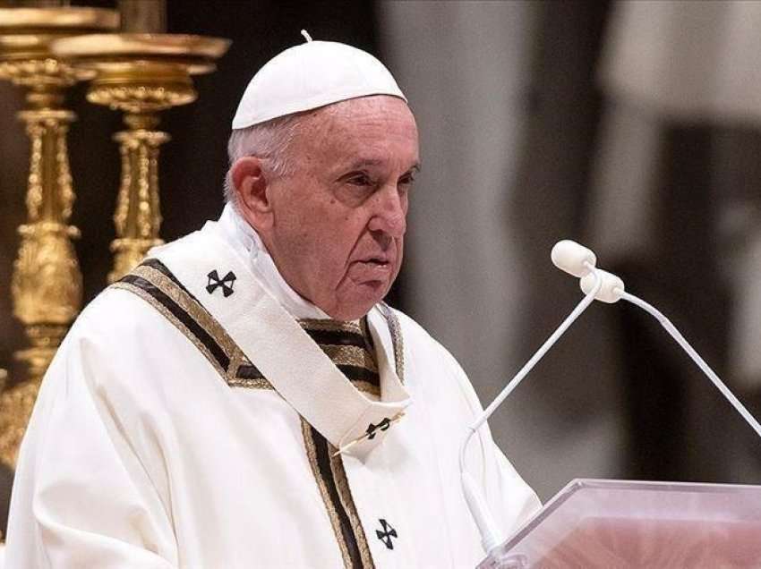 ​Papa u kërkon italianëve të kenë më shumë fëmijë