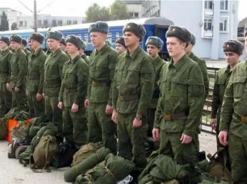 Ukraina: Rusia po dërgon rekrutë të patrajnuar në vijën e frontit