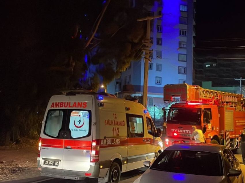 Shpërthen bomba pranë një stacioni policor në Turqi, plagosen dy efektivë