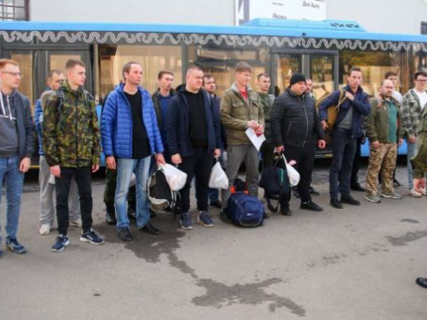 “Rusia po dërgon burra të patrajtuar në vijat e para të frontit”