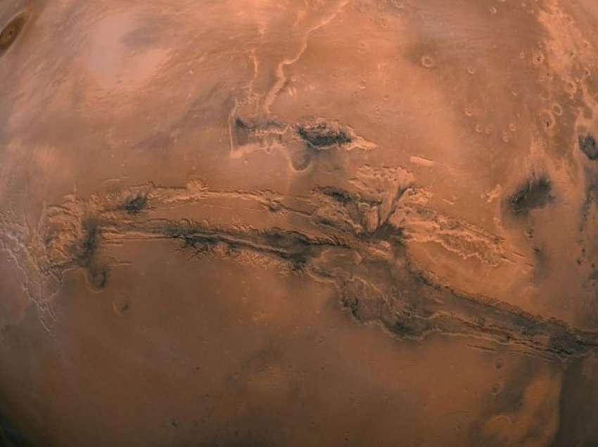 Shkencëtarët gjejnë prova të freskëta të “ujit të lëngshëm” në Mars – në një zbulim të madh në kërkimin e jetës në këtë planet