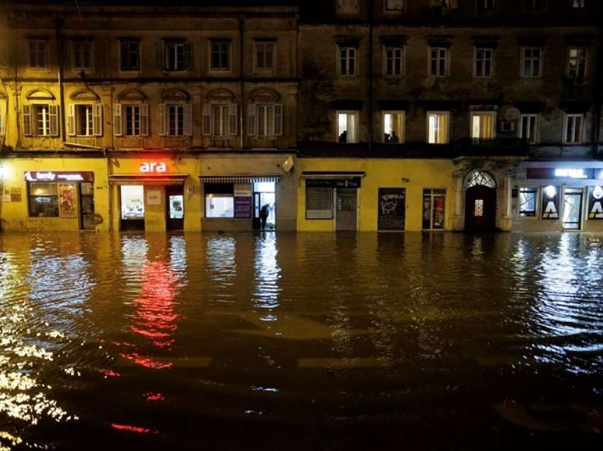 Pamjet/ Situatë e rëndë, përmbytje tragjike në Kroaci