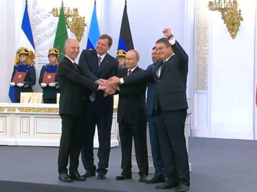 Pamje/ Pas nënshkrimit të marrëveshjes, Putin feston me “liderët e rinj” të 4 rajoneve të aneksuara në Ukrainë