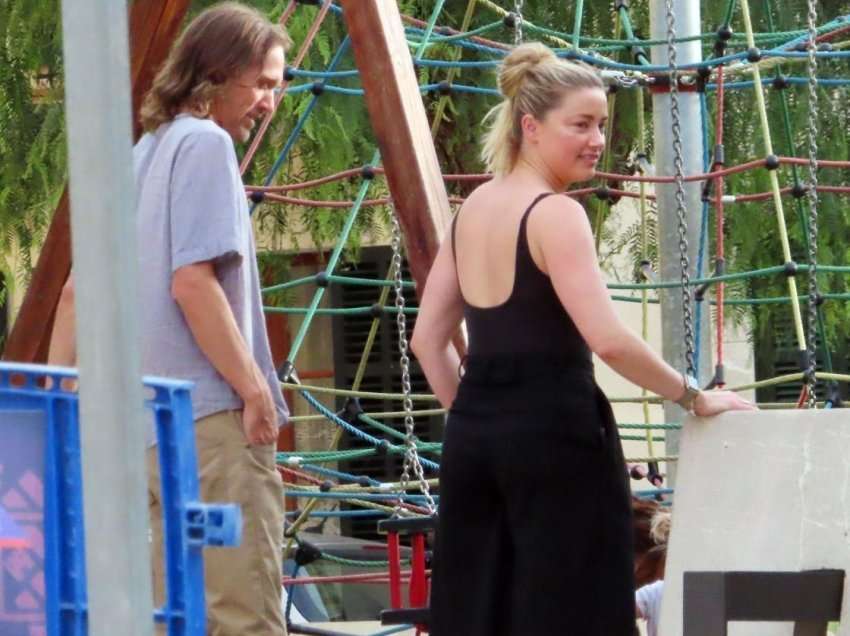   Amber Heard shfaqet me të bijën në Spanjë pas gjyqiy me Johnny Depp
