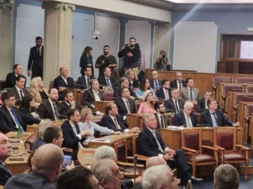 Deputetët në Malin e Zi refuzojnë debatin për shkurtimin e mandatit të parlamentit
