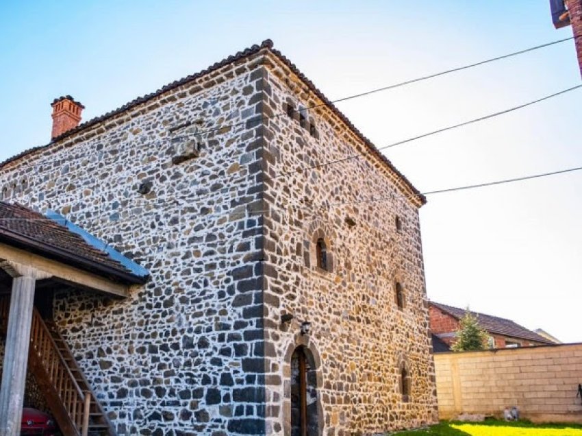 ​Restaurohet Kulla e Sahit Avdylit në Dujakë të Gjakovës