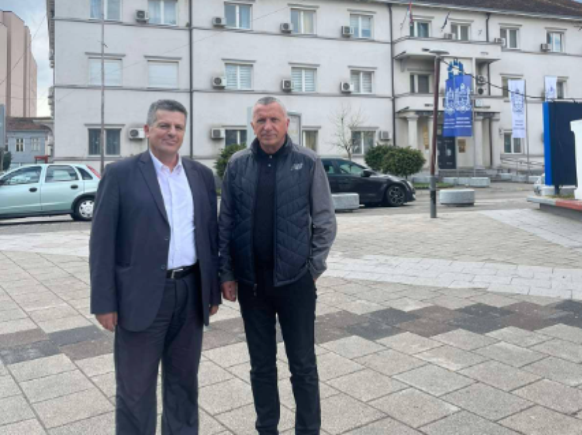 Hasani pas takimit me Kamberin: Ka problematika të shumta, që kërkojnë koordinim të domosdoshëm me Prishtinën e Tiranën