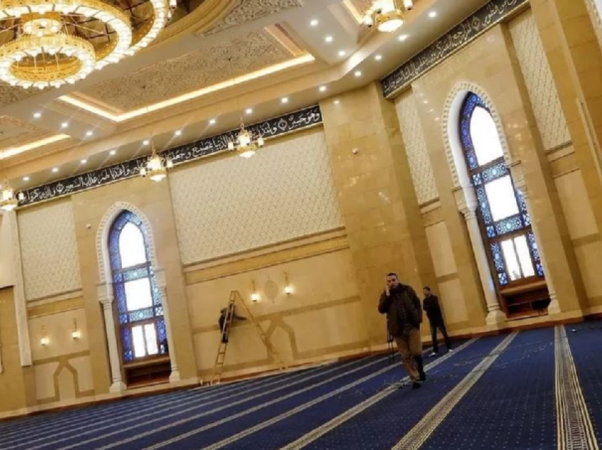 Xhamia e re luksoze në Egjipt theu rekorde, por njerëzit janë të zemëruar për një arsye