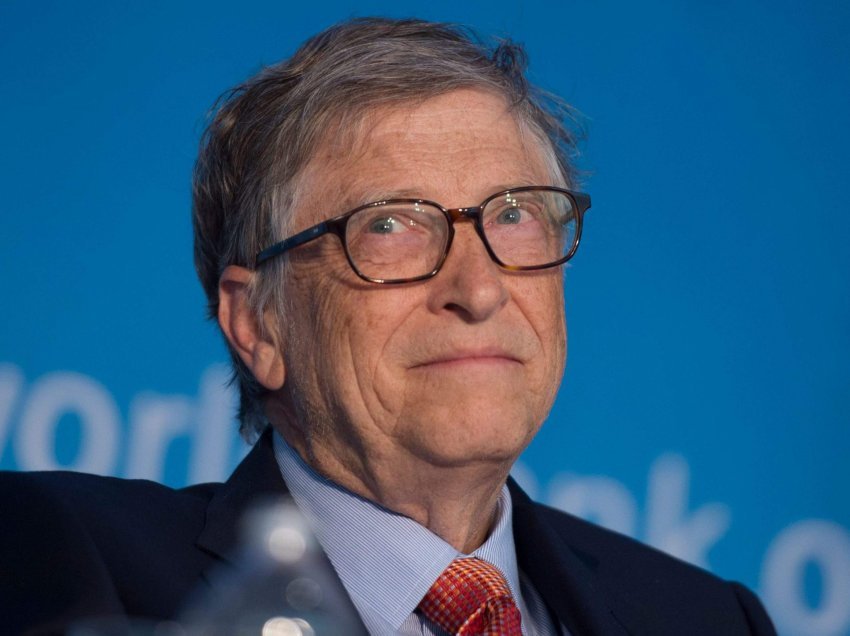 Bill Gates: Pezullimi i Intelegjencës Artificiale nuk do të zgjidhë sfidat