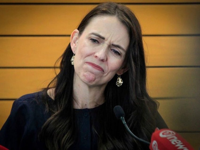 Me lot në sy, kryeministrja e Zelandës së Re jep dorëheqje