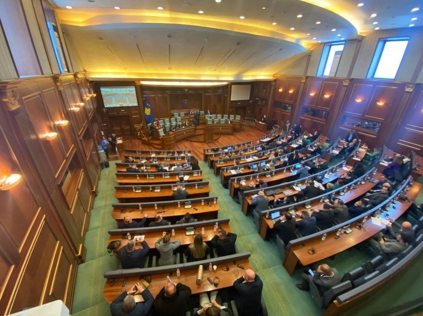 Debate të ashpra, Haxhiu e Gërvalla ‘përplasen’ me deputetët e PDK-së - Konjufca merr vëmendje me këtë veprim