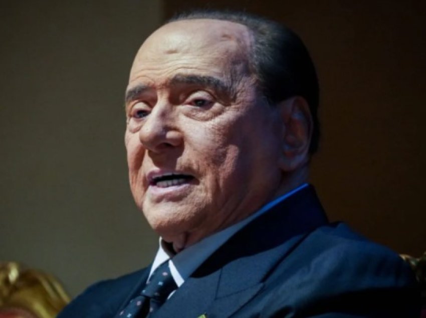 Berlusconi flet nga spitali