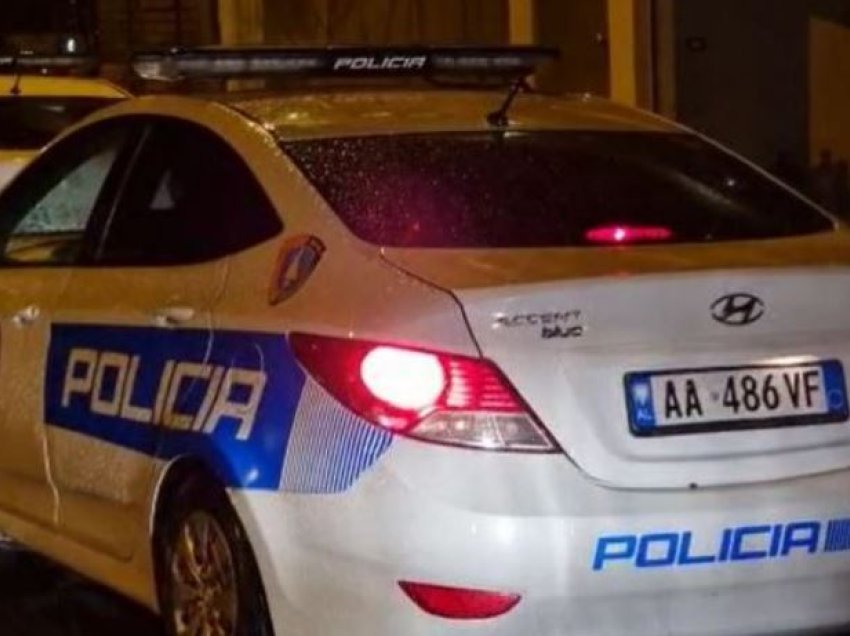 Dyshohet se do të shërbenin për trafikim droge, sekuestrohet furgoni dhe gomonia në Vlorë