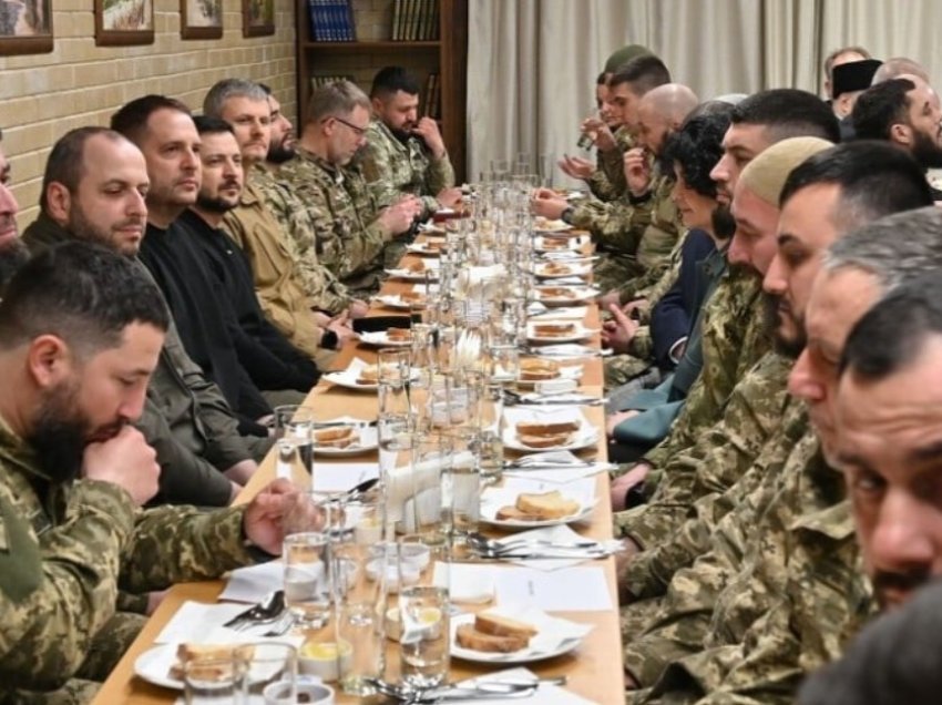 Volodymyr Zelensky shtron iftar për ushtarët myslimanë: Tani e tutje kjo do të jetë tradicionale gjatë Ramazanit