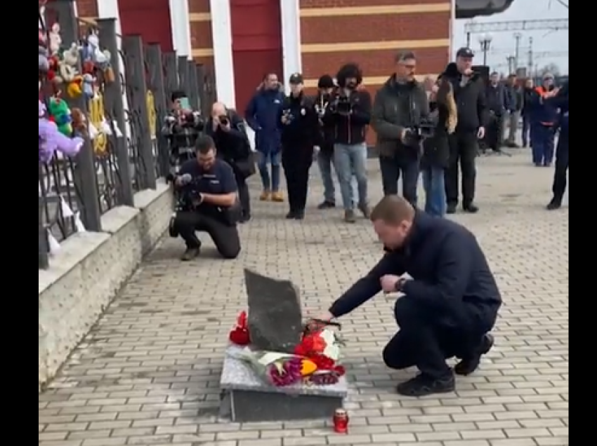 Përkujtohen viktimat e sulmit në stacionin Kramatorsk 