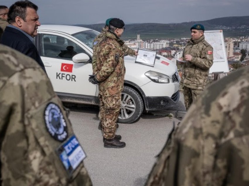 ​Komandanti i KFOR-it viziton monitoruesit në Gjilan
