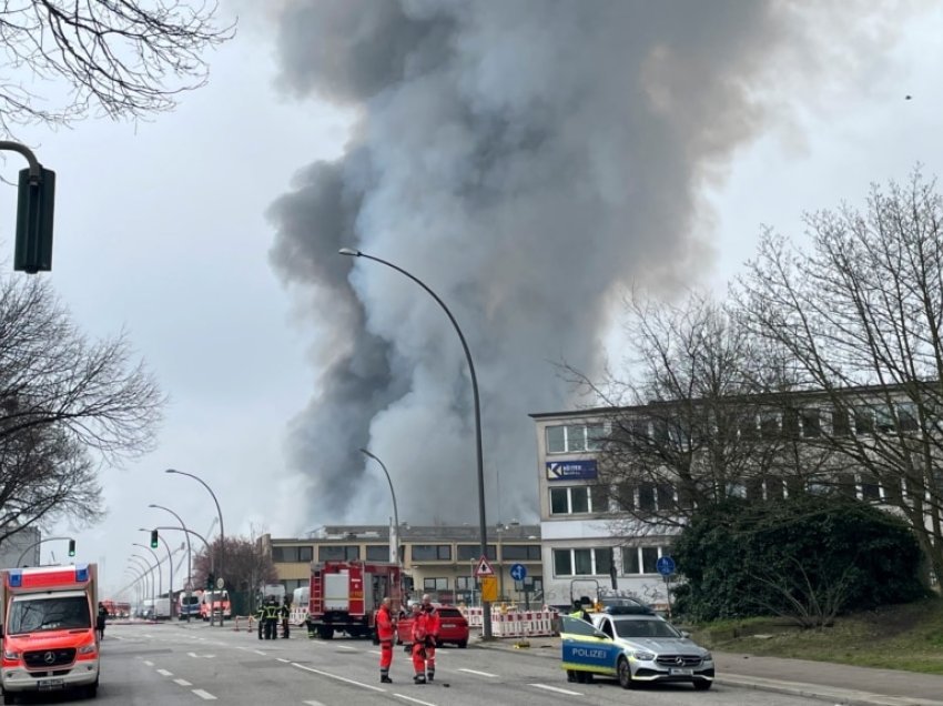 Hamburgu ngre alarmin pas shpërthimit të zjarrit