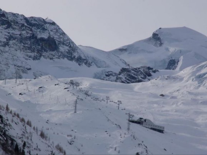 Zvicër, u përfshinë nga një ortek në Alpe lëndohen nëntë skiatorë