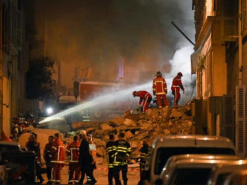 Francë, shembet një pallat katërkatësh në Marsejë, kryebashkiaku: Duhet të përgatitemi për viktima