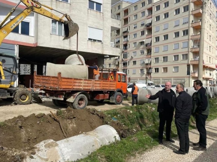 Bashkia e Tiranës ndërton kanalizimet në rr. “Dhimitër Xhuvani” në Kashar