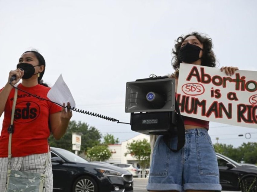 Ligjvënësit e Floridës miratojnë kufizime ndaj abortit