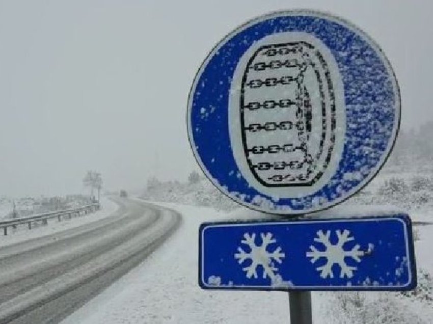 Përkeqësimi i motit, reshjet e dendura të borës bllokojnë aksin e ‘rrezikshëm’ rrugor në Dibër