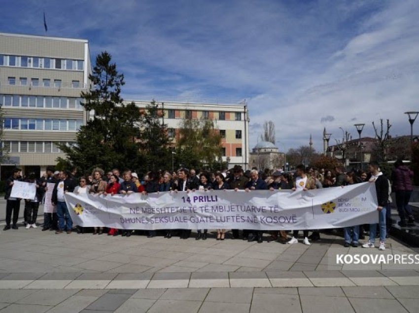 ​Nis marshi në mbështetje të të mbijetuarve të dhunës seksuale gjatë luftës në Kosovë