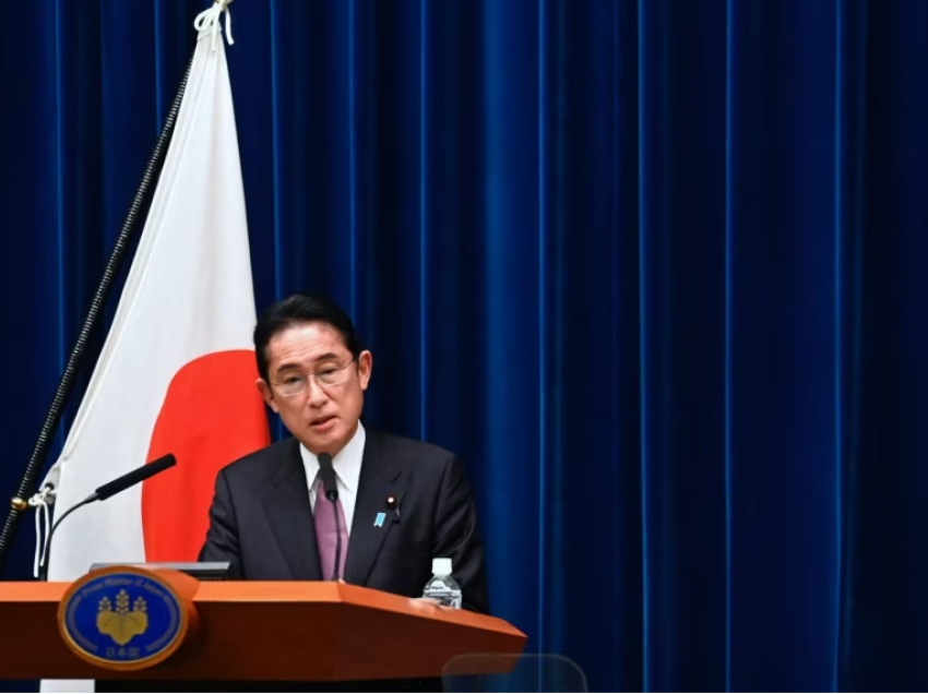 Evakuohet kryeministri japonez, pas shpërthimit të një “bombe tymi”
