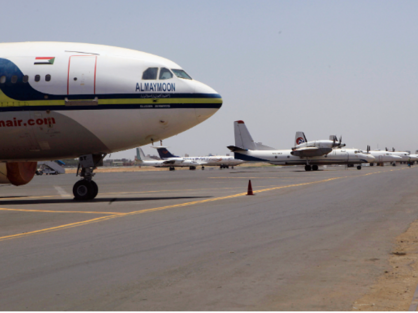 Linjat ajrore pezullojnë fluturimet për në Sudan