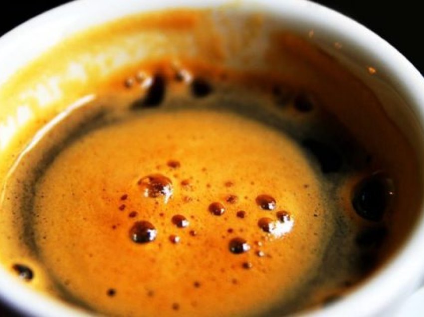 Sa kafe në ditë mund të pijë një person që vuan nga tensioni i lartë?