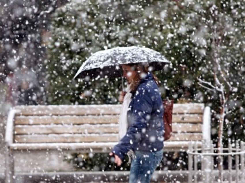 Temperatura të ulëta dhe reshje të dendura shiu e bore në këto vise të Ballkanit