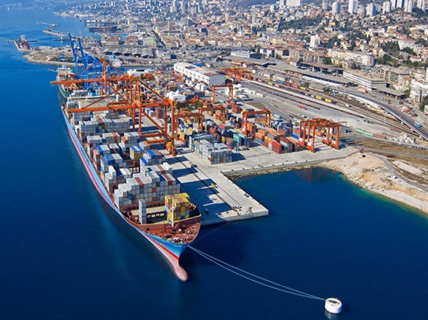 Mbërrin në Durrës anija më e madhe që ka shkarkuar në një port shqiptar