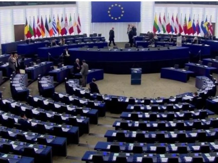 S’ka kundërshtime në PE, miratohet pa votim liberalizimi i vizave për Kosovën