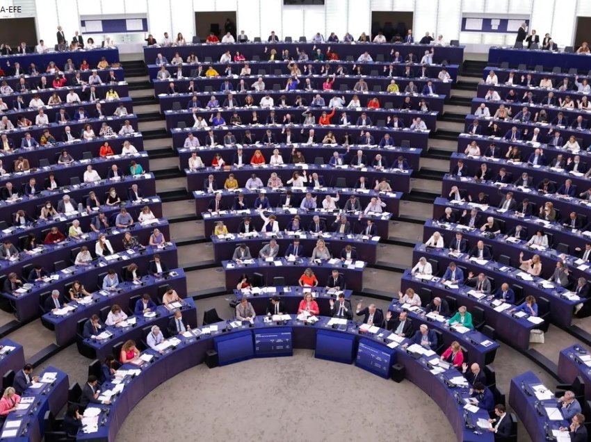 Parlamenti Evropian me raport për Serbinë, përmendet marrëveshja me Kosovën dhe sulmet në veri