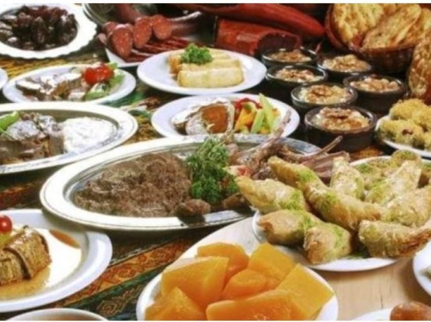Sot Fitër Bajrami, ushqimet që nuk duhet të mungojë në tryezën festive