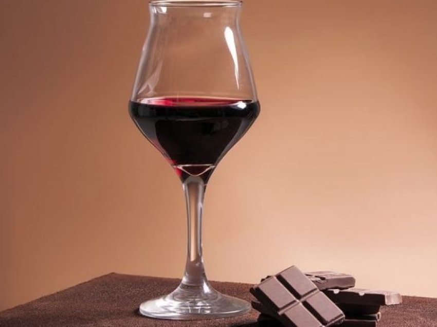 Sekreti për rini të përhershme: Çokollata e zezë dhe vera e kuqe