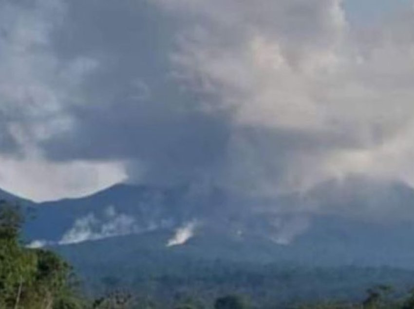 E frikshme/ Publikohet momenti i shpërthimit të vullkanit ‘Rincon de la Vieja’, qytetarët të tmerruar 
