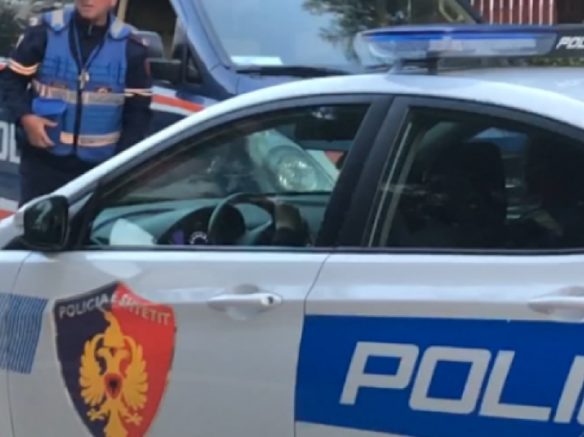 Përplasen dy automjete në Gjirokastër, plagoset një nga shoferët dhe pasagjeri