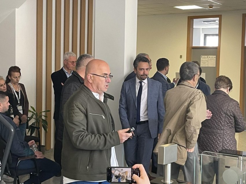 Kryetari i KQZ-së viziton qendrën e votimit në Lagjen e Boshnjakëve