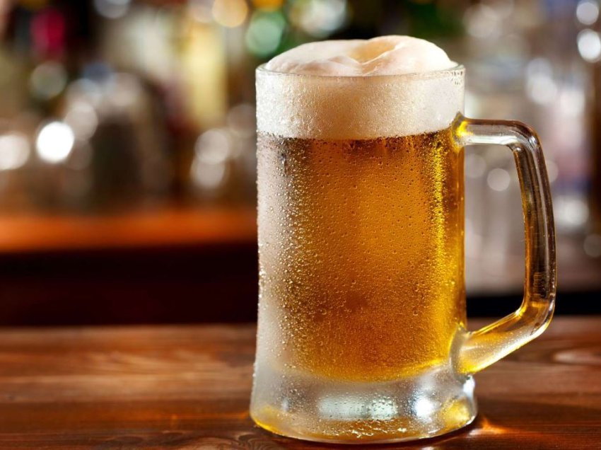 Spanjë: Gjykata i jep të drejtë punëtorit që piu tri litra birrë gjatë orarit të punës