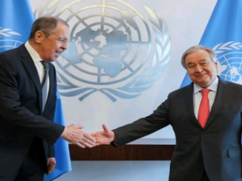 Pas akuzave të forta, Guterres shtrëngon duart me Lavrov para takimit me dyer të mbyllura