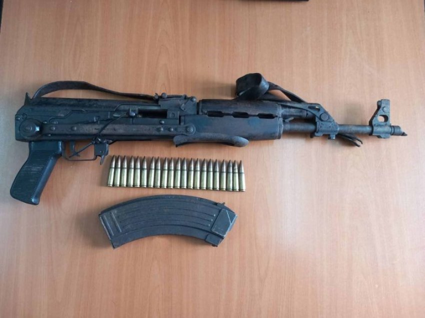 Iu gjetën armë e fishekë, arrestohet burri nga Novobërda