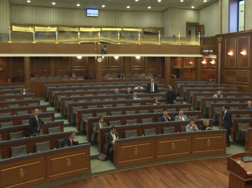 Debati për arrestimin e kryeshefit të KEK-ut, në sallë veç 21 deputetë
