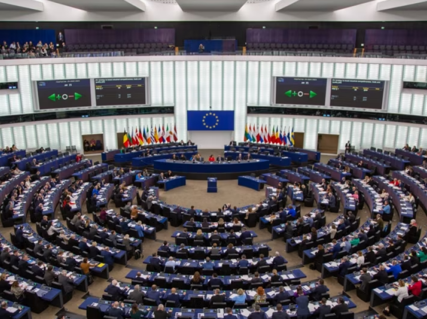 VOA/ Parlamenti Evropian: Rusia shfrytëzon Serbinë për ndërhyrje në Ballkanin Perëndimor